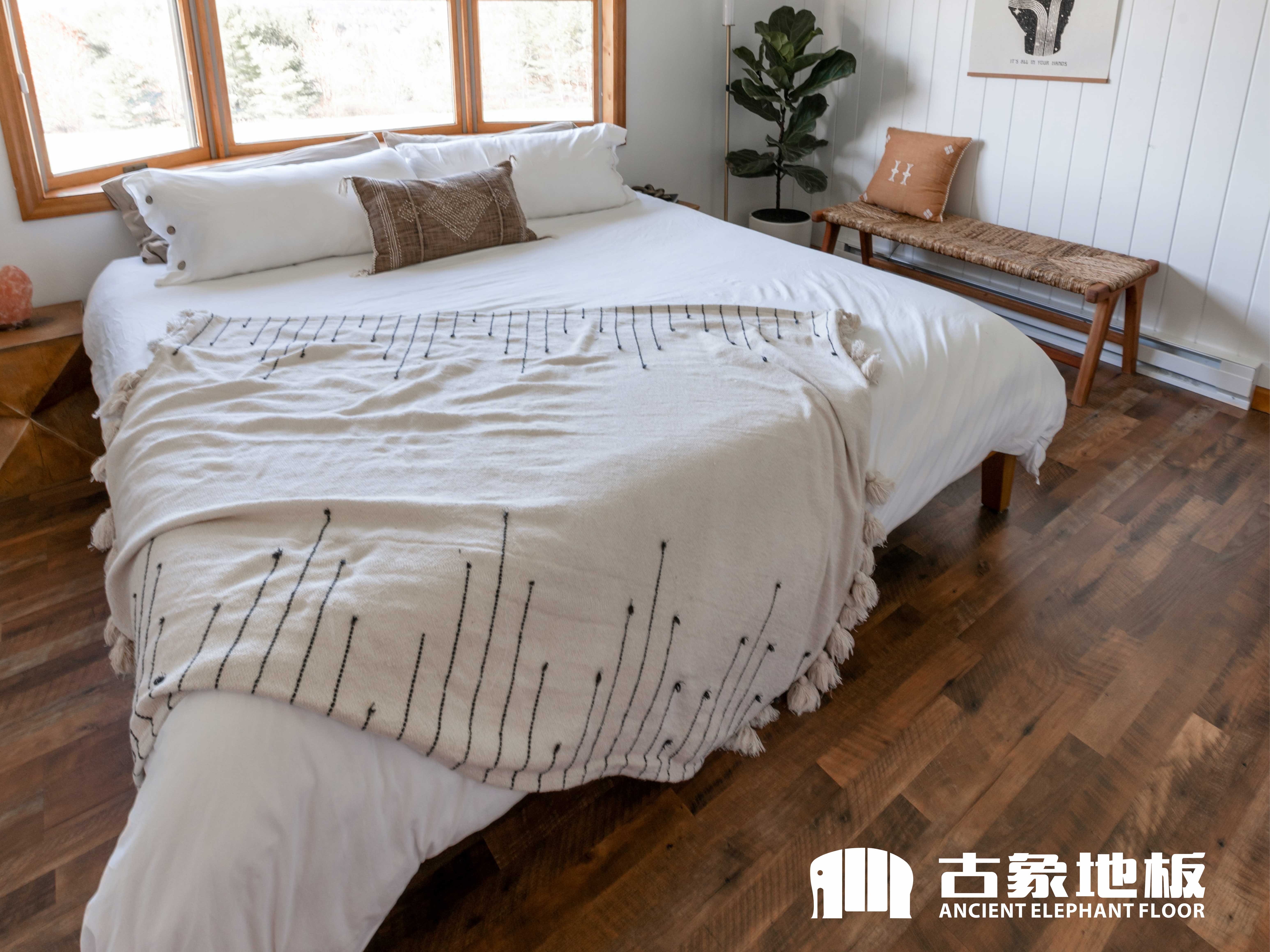 如何用實(shí)木地板打造不同氛圍的臥室空間
