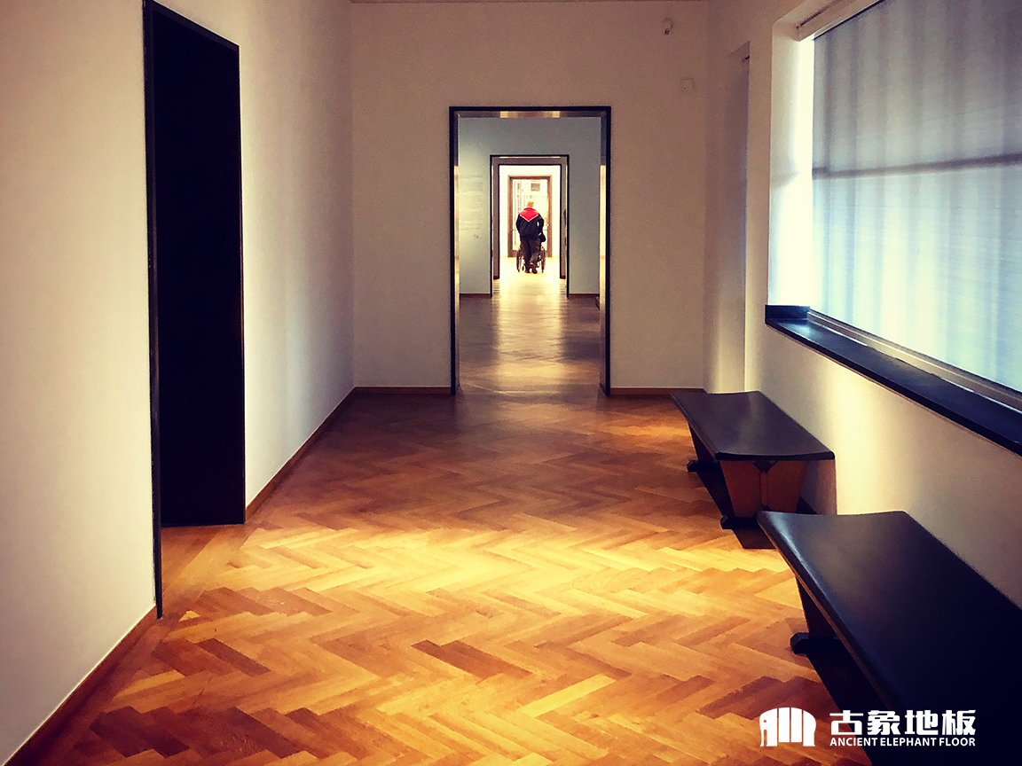 不同家裝地面材料優(yōu)缺點(diǎn)解析知多少